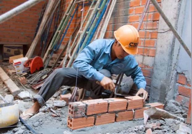 Nón bảo hộ lao động - Bài học xương máu từ người thợ công trình