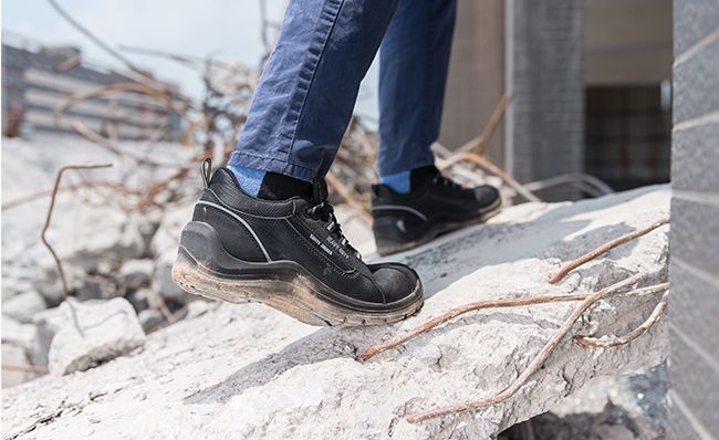 Giày bảo hộ lao động Jogger Advance