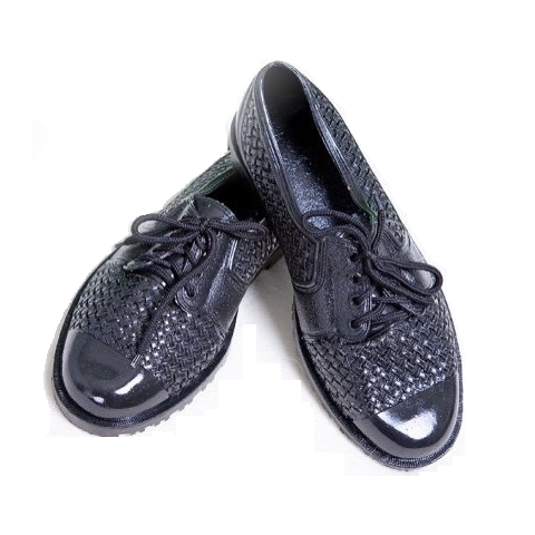 Giày nhựa buột dây chắc chắn, độ bền cao