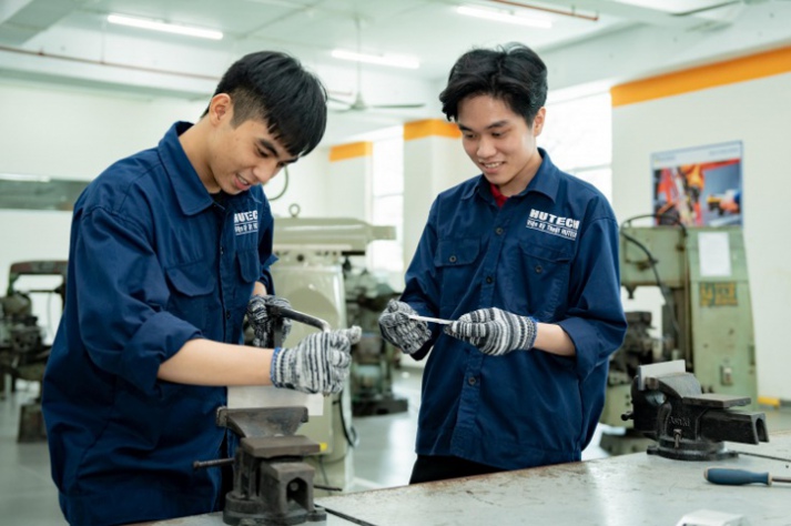 Bí Mật Năng Suất Nhà Xưởng: Vì Sao Găng Tay Len Vải Chống Trầy Xước Được Ưa Chuộng Đến Vậy?