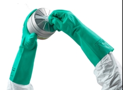 5 Sai Lầm Chết Người Khi Dùng Găng Tay Chống Hóa Chất: Bạn Có Đang Mắc Phải?